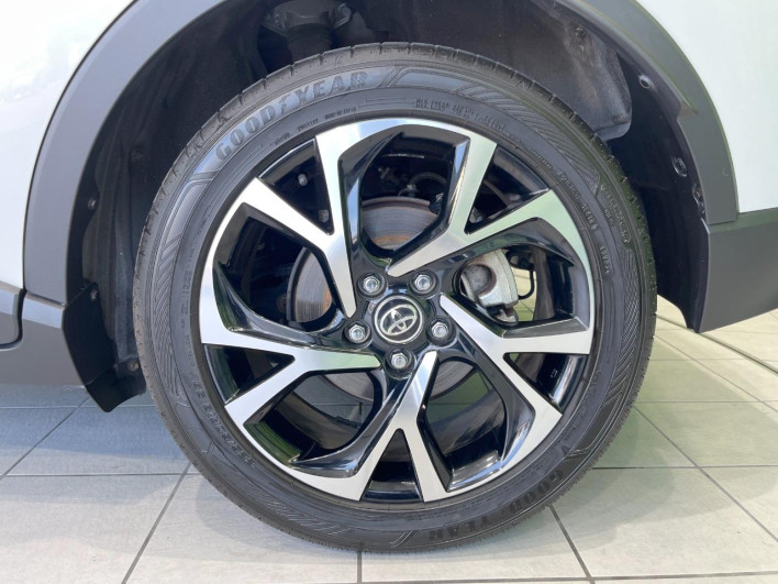 2017 Toyota C-HR DAA-ZYX10 (UW-6a2e1c7f08135)[18]