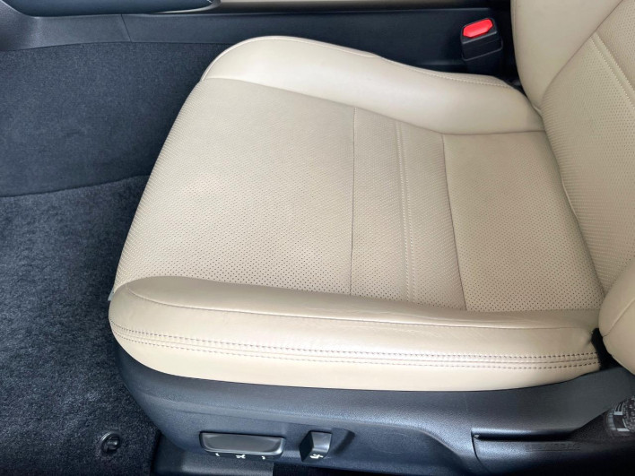 2017 Lexus IS DAA-AVE30 (UW-6a2f6bc0bad6a)[26]
