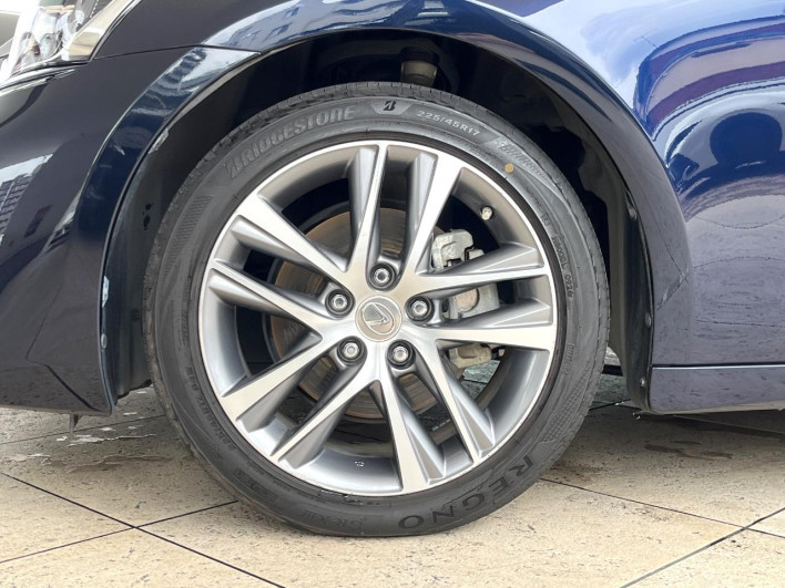 2017 Lexus IS DAA-AVE30 (UW-6a2f6bc0bad6a)[17]