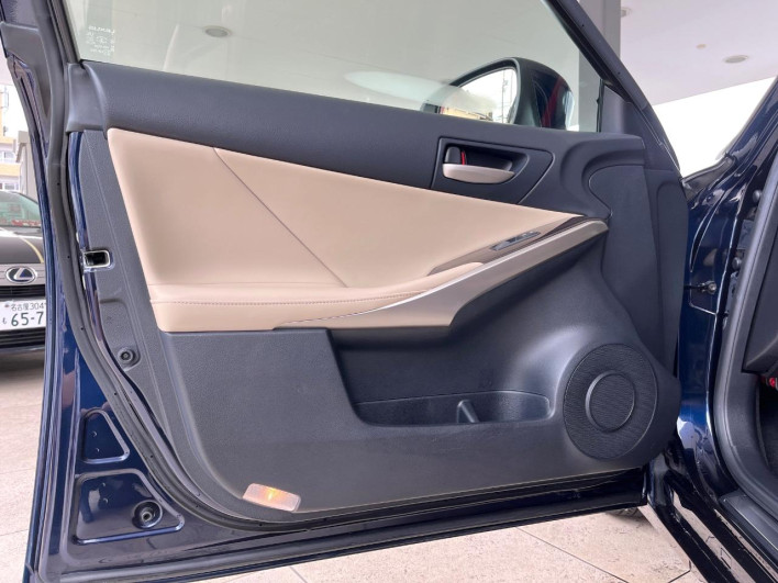 2017 Lexus IS DAA-AVE30 (UW-6a2f6bc0bad6a)[27]
