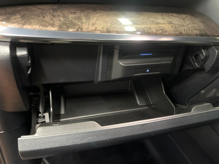 2022 Toyota Alphard Hybrid 6AA-AYH30W (UW-6a2f6bce980d6)[4]
