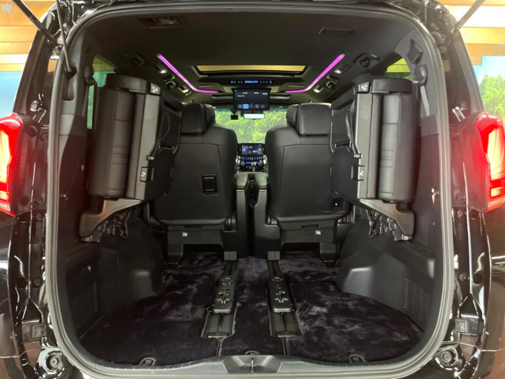 2022 Toyota Alphard Hybrid 6AA-AYH30W (UW-6a2f6bce980d6)[13]