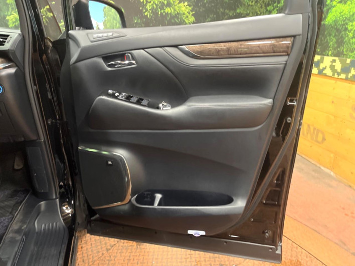 2022 Toyota Alphard Hybrid 6AA-AYH30W (UW-6a2f6bce980d6)[17]