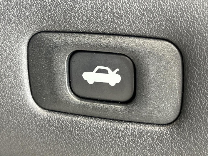 2019 Toyota Crown Hybrid 6AA-AZSH20 (UW-6a2f6bd104962)[28]