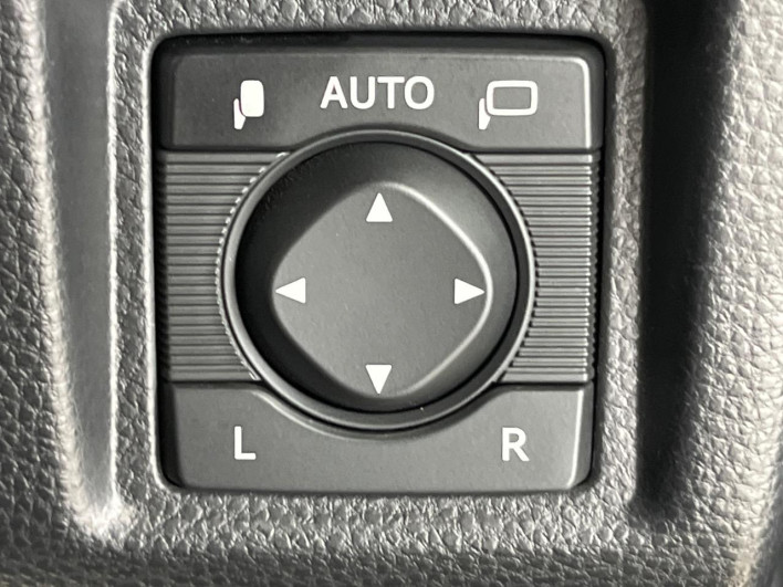 2019 Toyota Crown Hybrid 6AA-AZSH20 (UW-6a2f6bd104962)[24]