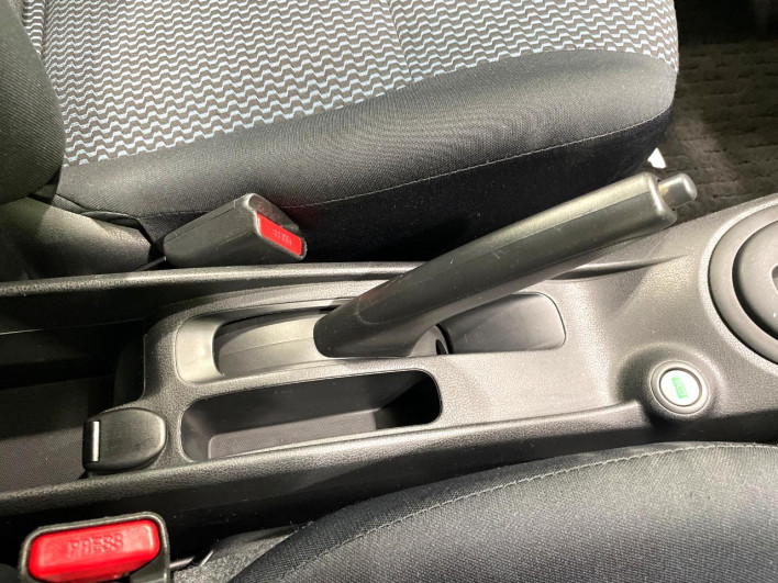 2013 Nissan Note DBA-E12 (UW-6a2f6c0458506)[27]