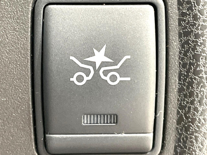 2015 Nissan Note DBA-E12 (UW-6a2f6c05cf4e3)[10]