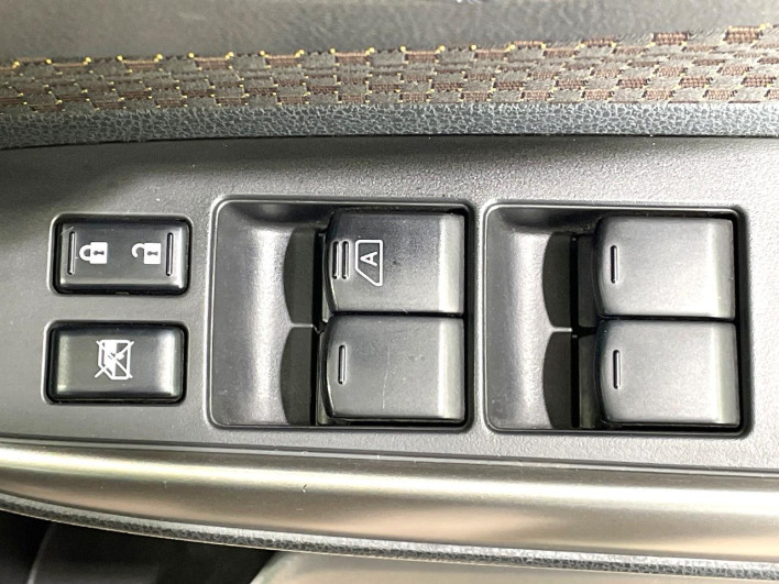 2015 Nissan Note DBA-E12 (UW-6a2f6c05cf4e3)[8]