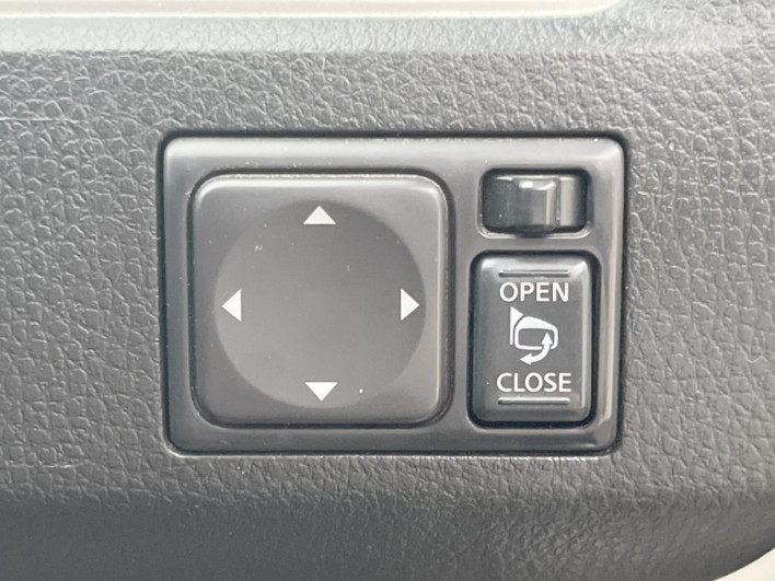 2011 Nissan Serena DBA-FC26 (UW-6a2f6c0c5d9e5)[16]