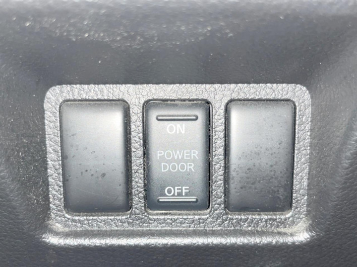 2011 Nissan Serena DBA-FC26 (UW-6a2f6c0c5d9e5)[21]