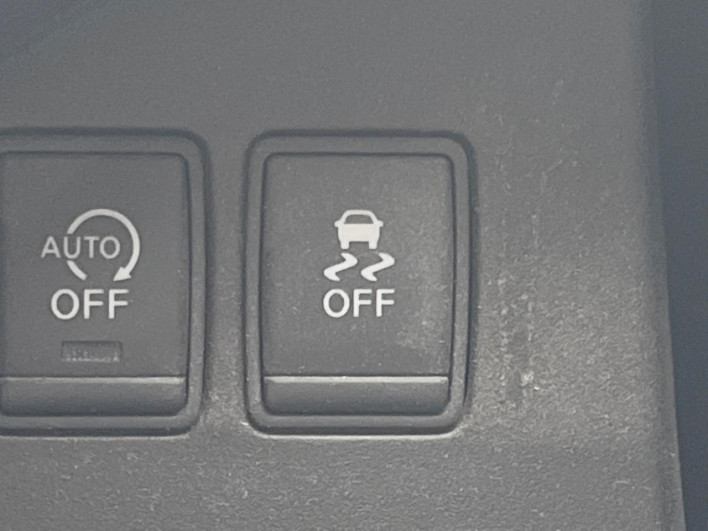 2011 Nissan Serena DBA-FC26 (UW-6a2f6c0c5d9e5)[22]