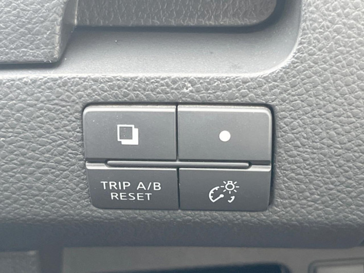 2011 Nissan Serena DBA-FC26 (UW-6a2f6c0c5d9e5)[17]