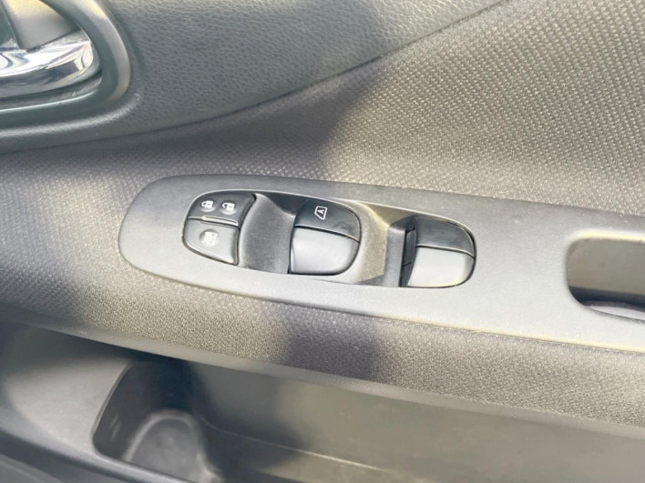 2011 Nissan Serena DBA-FC26 (UW-6a2f6c0c5d9e5)[12]