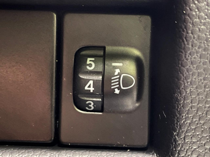 2019 Suzuki Ignis DAA-FF21S (UW-6a2f6c10b106f)[28]