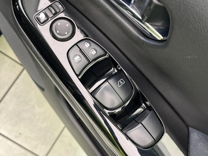 2016 Nissan Serena DAA-GFC27 (UW-6a2f6c1c8fec4)[6]