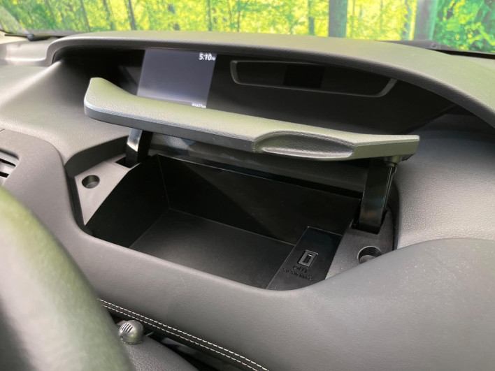 2016 Nissan Serena DAA-GFC27 (UW-6a2f6c1c8fec4)[8]
