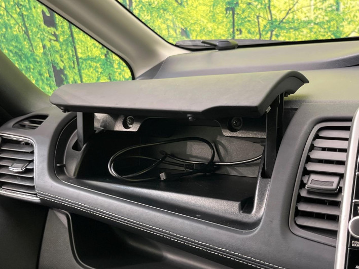 2016 Nissan Serena DAA-GFC27 (UW-6a2f6c1c8fec4)[17]