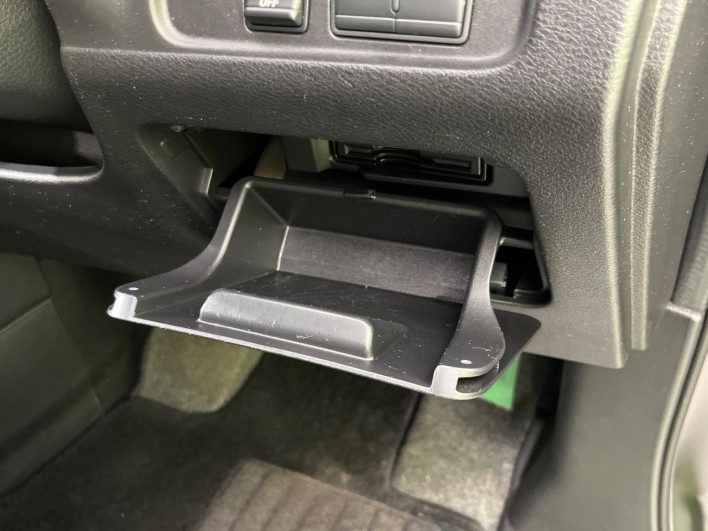 2016 Nissan Serena DAA-GFC27 (UW-6a2f6c1c8fec4)[12]