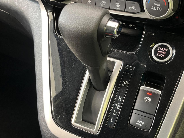 2016 Nissan Serena DAA-GFC27 (UW-6a2f6c1c8fec4)[27]