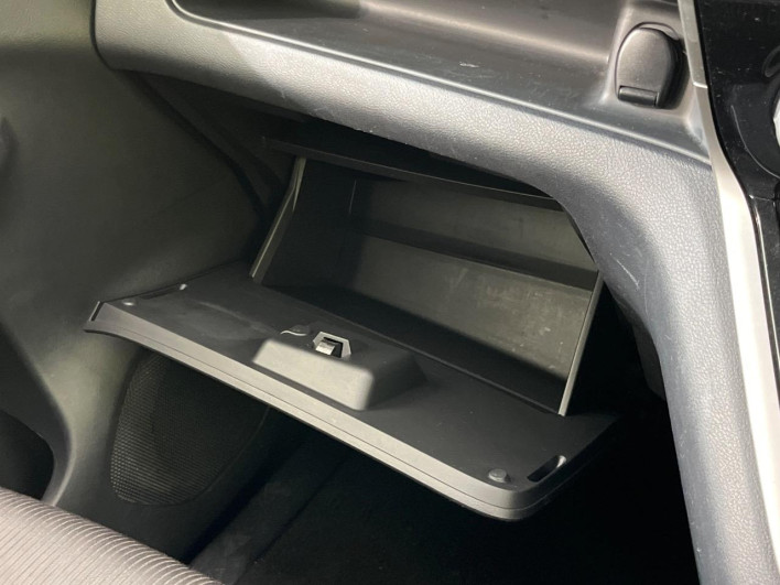 2016 Nissan Serena DAA-GFC27 (UW-6a2f6c1c8fec4)[18]