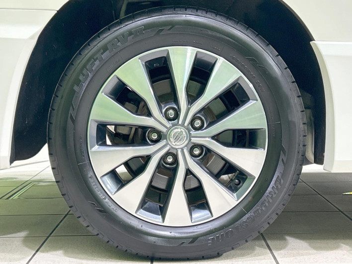 2017 Nissan Serena DAA-GFC27 (UW-6a2f6c1c93a5f)[14]