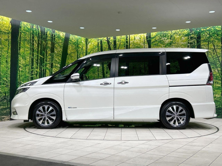 2017 Nissan Serena DAA-GFC27 (UW-6a2f6c1c93a5f)[13]