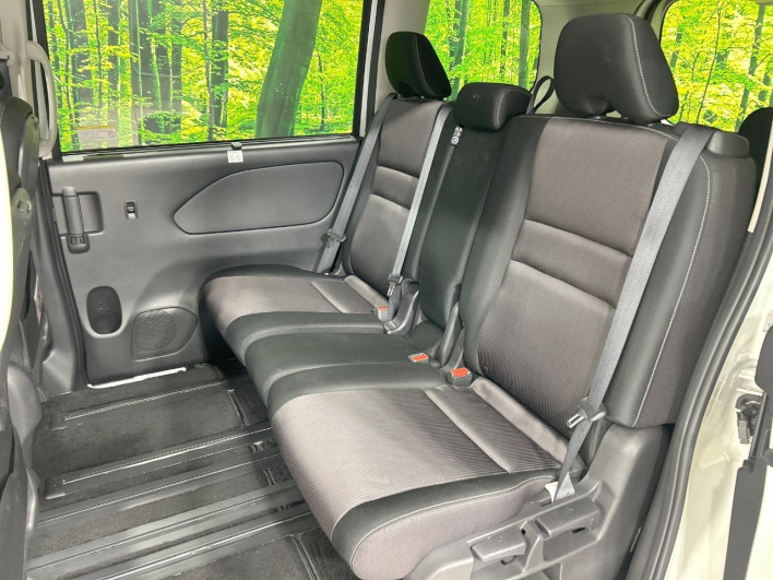 2017 Nissan Serena DAA-GFC27 (UW-6a2f6c1c93a5f)[21]