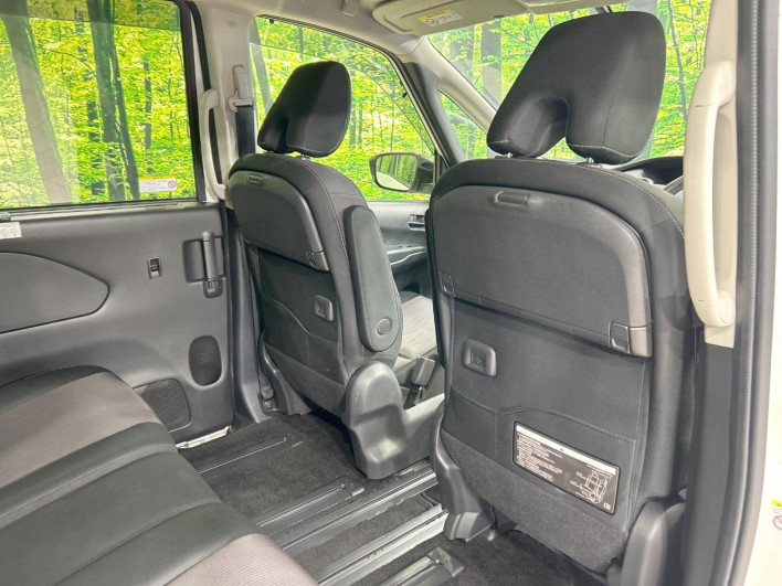 2017 Nissan Serena DAA-GFC27 (UW-6a2f6c1c93a5f)[25]