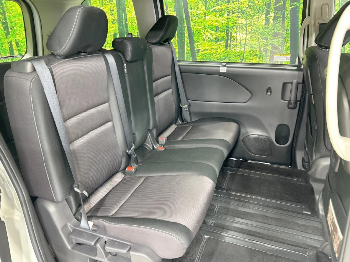 2017 Nissan Serena DAA-GFC27 (UW-6a2f6c1c93a5f)[24]