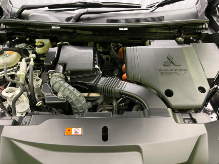 2022 Mitsubishi OUTLANDER PHEV 5LA-GN0W (UW-6a2f6c28d4654)[6]