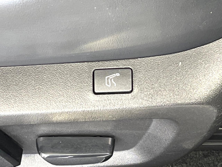 2022 Mitsubishi OUTLANDER PHEV 5LA-GN0W (UW-6a2f6c291eb18)[28]