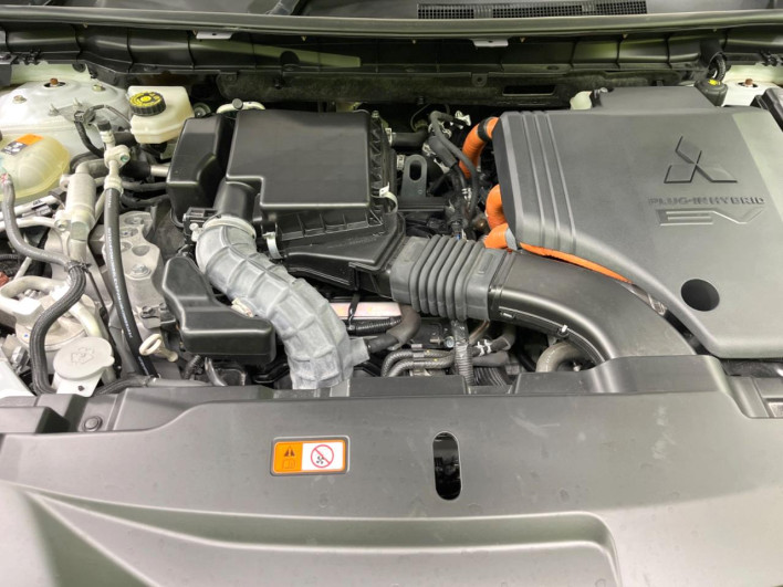 2022 Mitsubishi OUTLANDER PHEV 5LA-GN0W (UW-6a2f6c291eb18)[4]