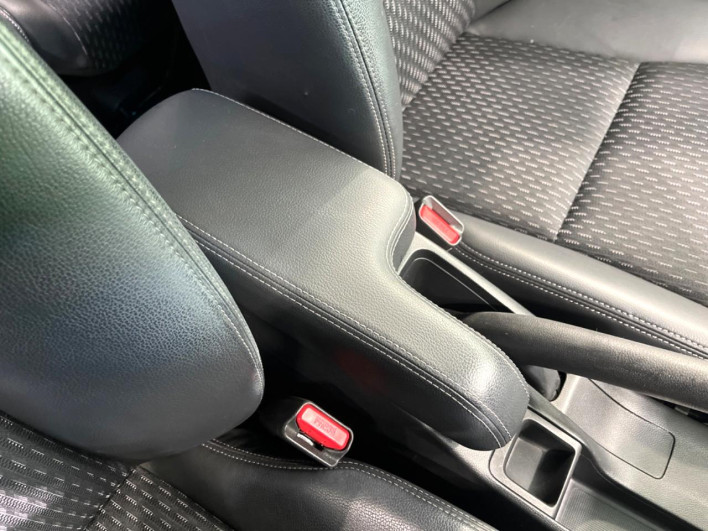 2014 Honda Fit Hybrid DAA-GP5 (UW-6a2f6c2b9fe8a)[29]