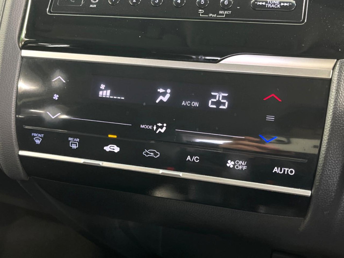 2014 Honda Fit Hybrid DAA-GP5 (UW-6a2f6c2b9fe8a)[24]