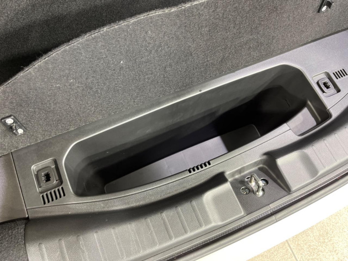 2017 Honda Fit Hybrid DAA-GP6 (UW-6a2f6c2c330fa)[8]