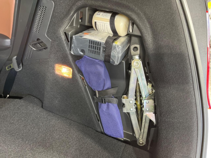 2017 Honda Fit Hybrid DAA-GP6 (UW-6a2f6c2c330fa)[9]