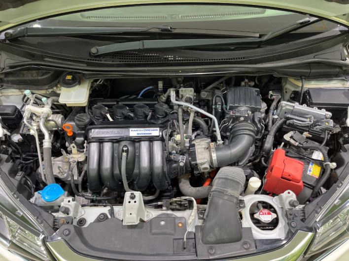 2017 Honda Fit Hybrid DAA-GP6 (UW-6a2f6c2c330fa)[4]
