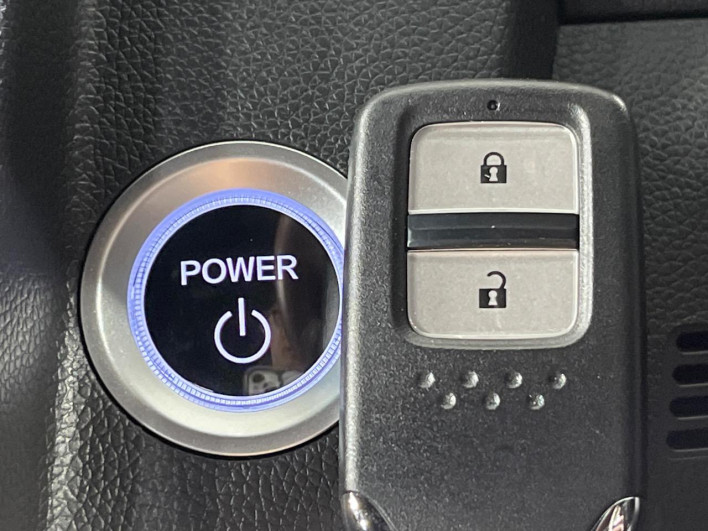 2017 Honda Fit Hybrid DAA-GP6 (UW-6a2f6c2c330fa)[20]