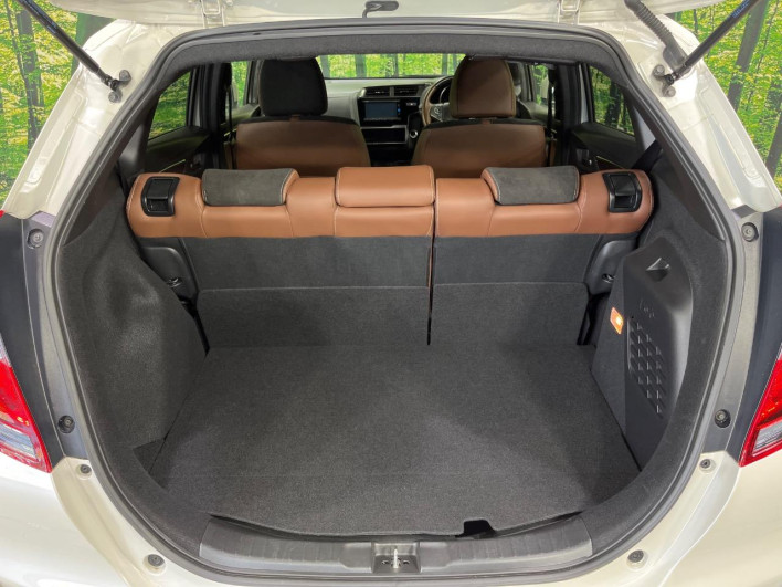 2017 Honda Fit Hybrid DAA-GP6 (UW-6a2f6c2c330fa)[5]