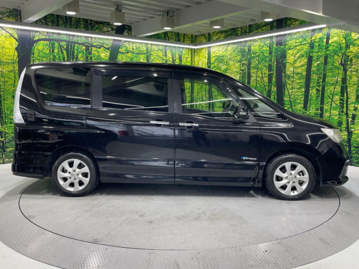2013 Nissan Serena DAA-HFC26 (UW-6a2f6c438ba95)[17]