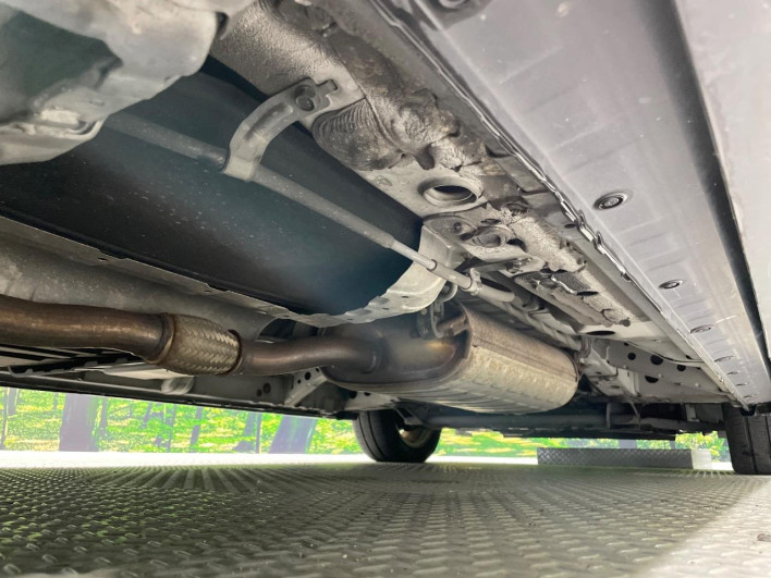 2013 Nissan Serena DAA-HFC26 (UW-6a2f6c438ba95)[28]