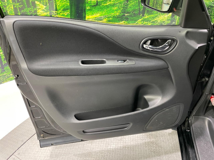 2013 Nissan Serena DAA-HFC26 (UW-6a2f6c438ba95)[27]