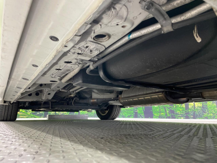 2015 Nissan Serena DAA-HFC26 (UW-6a2f6c4432f21)[28]