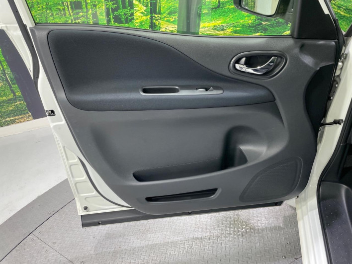 2015 Nissan Serena DAA-HFC26 (UW-6a2f6c4432f21)[29]