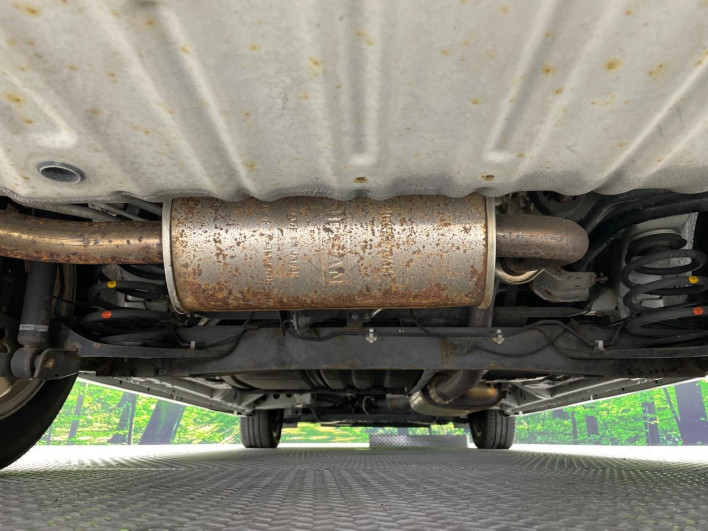 2015 Nissan Serena DAA-HFC26 (UW-6a2f6c4432f21)[26]