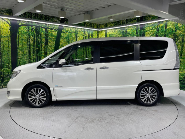 2015 Nissan Serena DAA-HFC26 (UW-6a2f6c4432f21)[16]