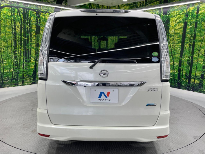 2015 Nissan Serena DAA-HFC26 (UW-6a2f6c4432f21)[18]
