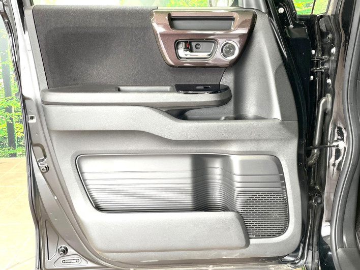 2019 Honda N-BOX CUSTOM DBA-JF3 (UW-6a2f6c5def6e7)[28]