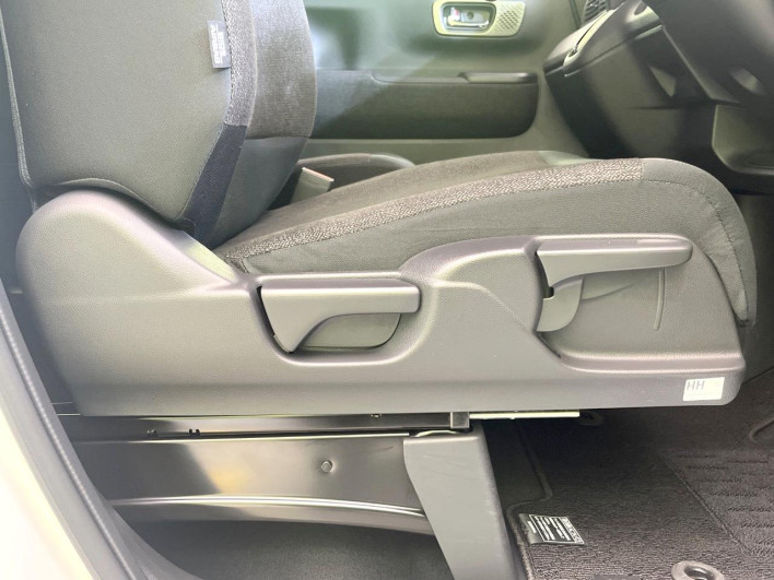 2025 Honda N-BOX CUSTOM 6BA-JF5 (UW-6a2f6c6eda2aa)[14]