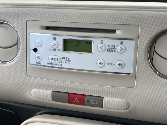 2013 Daihatsu Mira Cocoa DBA-L675S (UW-6a2f6c8e75a2d)[24]